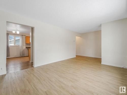 10312 Lauder Avenue, Edmonton, AB - Indoor Photo Showing Other Room