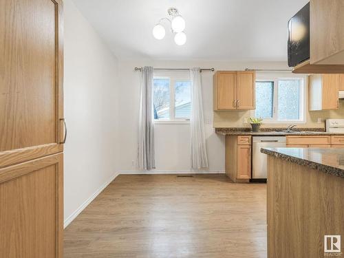 10312 Lauder Avenue, Edmonton, AB - Indoor Photo Showing Kitchen