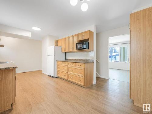 10312 Lauder Avenue, Edmonton, AB - Indoor Photo Showing Kitchen