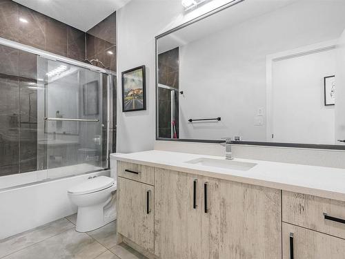 2104 18 Avenue, Edmonton, AB - Indoor Photo Showing Bathroom