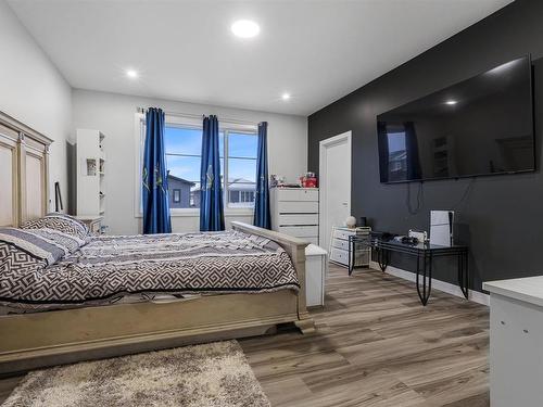 2104 18 Avenue, Edmonton, AB - Indoor Photo Showing Bedroom