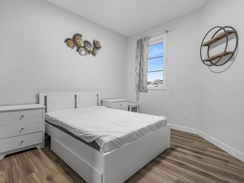 2104 18 Avenue, Edmonton, AB - Indoor Photo Showing Bedroom