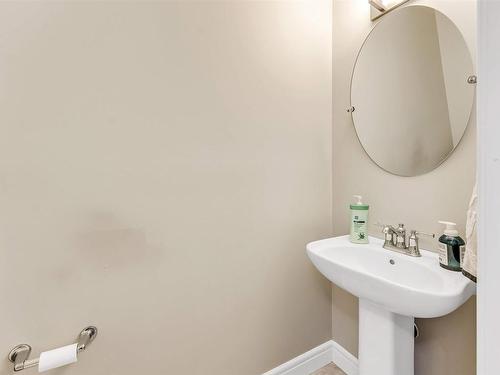 16725 18 Avenue, Edmonton, AB - Indoor Photo Showing Bathroom