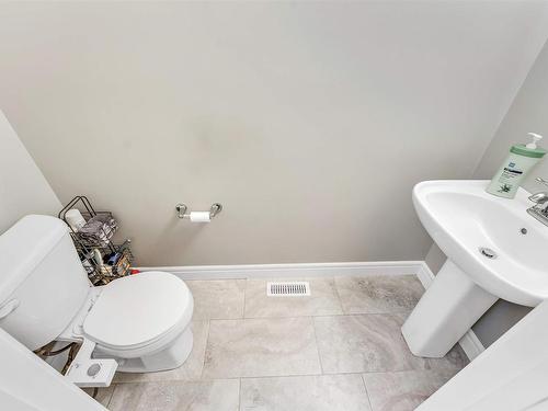 16725 18 Avenue, Edmonton, AB - Indoor Photo Showing Bathroom