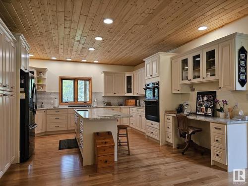 9213 Hwy 621, Rural Brazeau County, AB - Indoor Photo Showing Kitchen