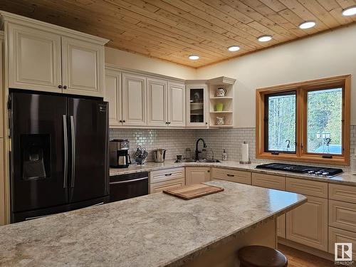 9213 Hwy 621, Rural Brazeau County, AB - Indoor Photo Showing Kitchen