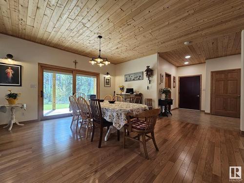 9213 Hwy 621, Rural Brazeau County, AB - Indoor Photo Showing Dining Room