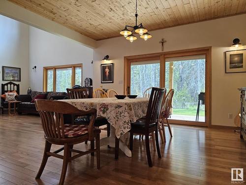 9213 Hwy 621, Rural Brazeau County, AB - Indoor Photo Showing Dining Room