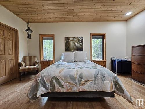 9213 Hwy 621, Rural Brazeau County, AB - Indoor Photo Showing Bedroom