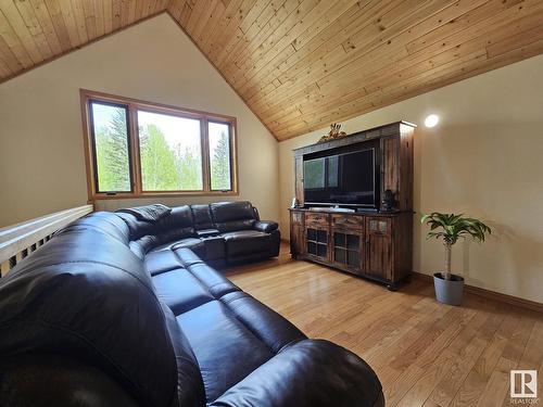 9213 Hwy 621, Rural Brazeau County, AB - Indoor Photo Showing Living Room