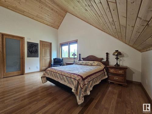 9213 Hwy 621, Rural Brazeau County, AB - Indoor Photo Showing Bedroom