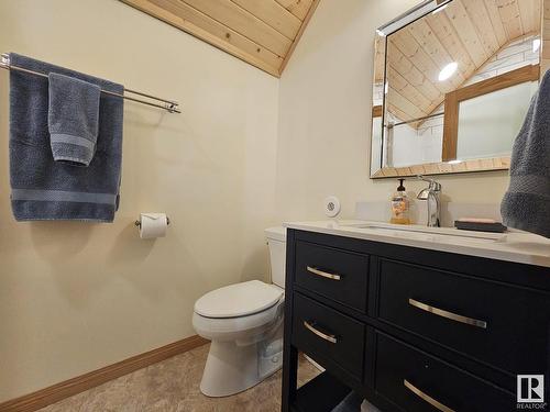 9213 Hwy 621, Rural Brazeau County, AB - Indoor Photo Showing Bathroom