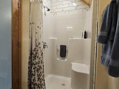 9213 Hwy 621, Rural Brazeau County, AB - Indoor Photo Showing Bathroom