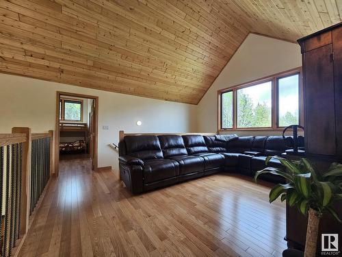 9213 Hwy 621, Rural Brazeau County, AB - Indoor Photo Showing Living Room