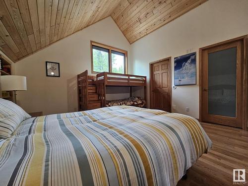 9213 Hwy 621, Rural Brazeau County, AB - Indoor Photo Showing Bedroom