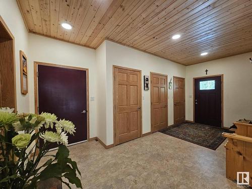 9213 Hwy 621, Rural Brazeau County, AB - Indoor Photo Showing Other Room