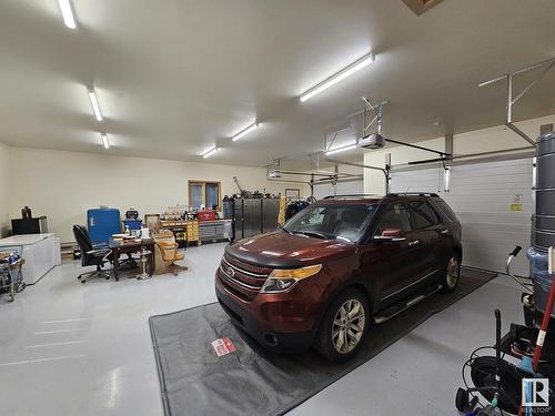 9213 Hwy 621, Rural Brazeau County, AB - Indoor Photo Showing Garage