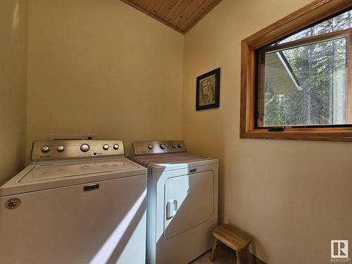 9213 Hwy 621, Rural Brazeau County, AB - Indoor Photo Showing Laundry Room