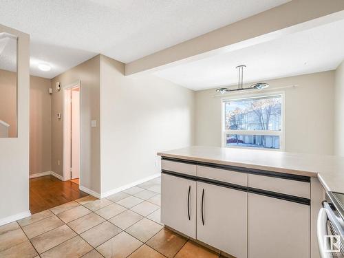 30 9520 174 Street, Edmonton, AB - Indoor Photo Showing Kitchen