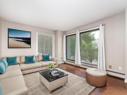 203 10545 Saskatchewan Drive, Edmonton, AB - Indoor Photo Showing Living Room