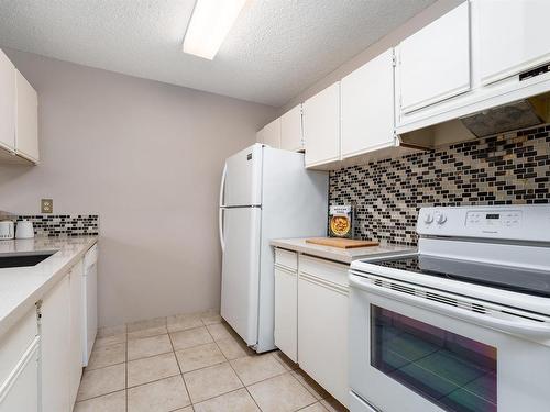 203 10545 Saskatchewan Drive, Edmonton, AB - Indoor Photo Showing Kitchen