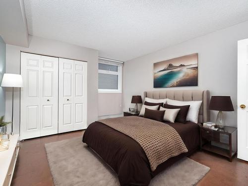 203 10545 Saskatchewan Drive, Edmonton, AB - Indoor Photo Showing Bedroom