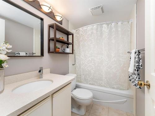 203 10545 Saskatchewan Drive, Edmonton, AB - Indoor Photo Showing Bathroom