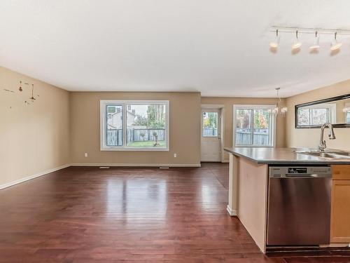 842 Barnes Link Link, Edmonton, AB - Indoor Photo Showing Kitchen