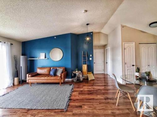 439 3425 19 Street, Edmonton, AB - Indoor Photo Showing Living Room