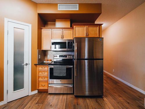 105 9707 106 Street, Edmonton, AB - Indoor Photo Showing Kitchen