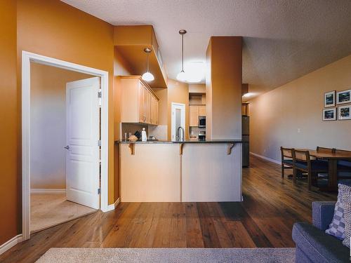 105 9707 106 Street, Edmonton, AB - Indoor Photo Showing Kitchen