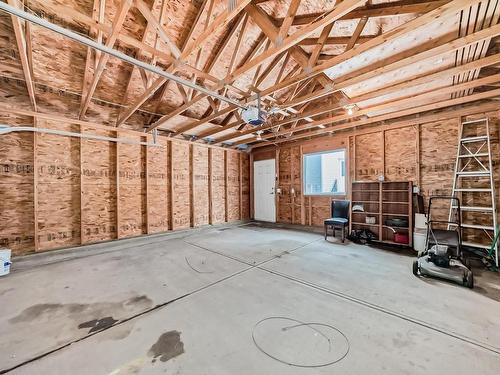 Edmonton, AB - Indoor Photo Showing Garage