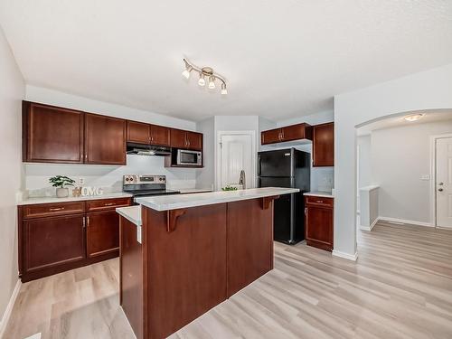 Edmonton, AB - Indoor Photo Showing Kitchen