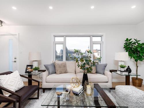 10566 42 Street, Edmonton, AB - Indoor Photo Showing Living Room