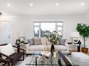 10566 42 Street, Edmonton, AB  - Indoor Photo Showing Living Room 