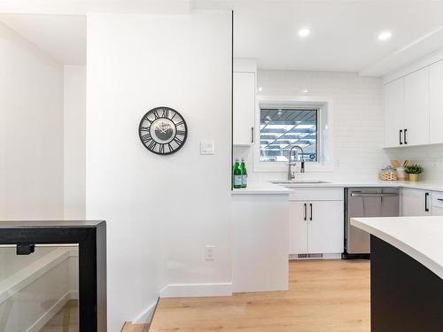 10566 42 Street, Edmonton, AB - Indoor Photo Showing Kitchen