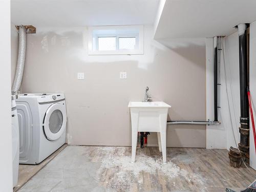 10566 42 Street, Edmonton, AB - Indoor Photo Showing Laundry Room