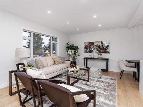 10566 42 Street, Edmonton, AB - Indoor Photo Showing Living Room