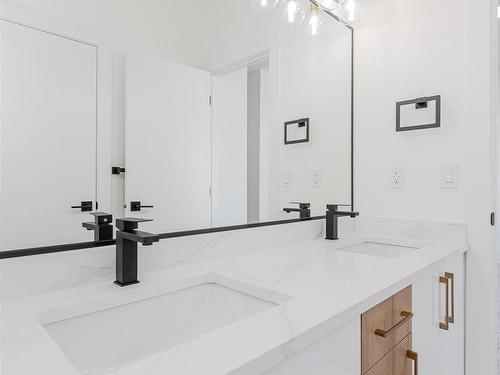 1728 18 Street, Edmonton, AB - Indoor Photo Showing Bathroom