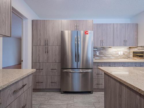 232 Ockenden Place, Edmonton, AB - Indoor Photo Showing Kitchen