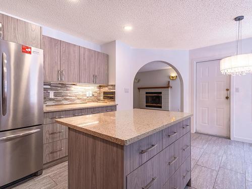 232 Ockenden Place, Edmonton, AB - Indoor Photo Showing Kitchen