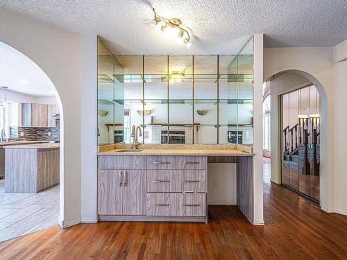 232 Ockenden Place, Edmonton, AB - Indoor Photo Showing Kitchen