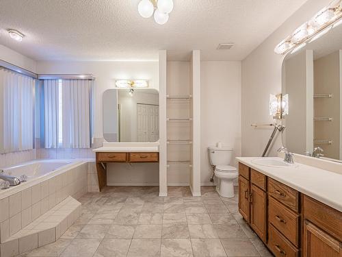 232 Ockenden Place, Edmonton, AB - Indoor Photo Showing Bathroom