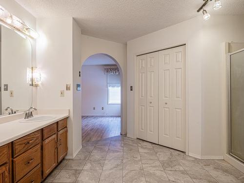 232 Ockenden Place, Edmonton, AB - Indoor Photo Showing Bathroom