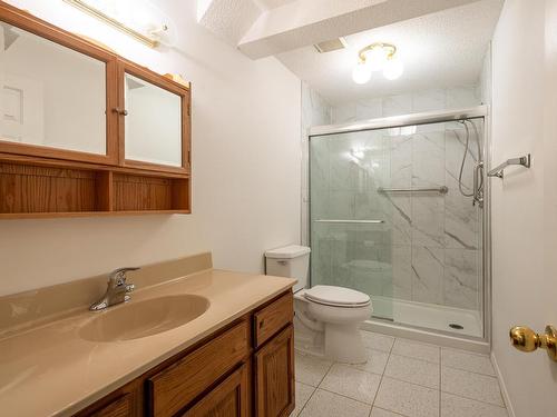 232 Ockenden Place, Edmonton, AB - Indoor Photo Showing Bathroom