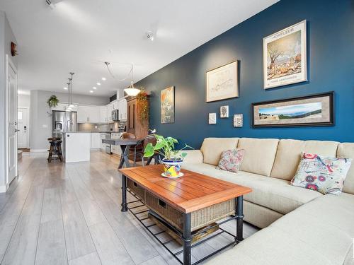 9741 70 Avenue, Edmonton, AB - Indoor Photo Showing Living Room