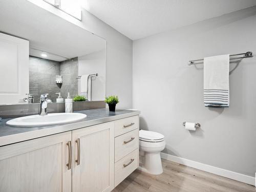 9741 70 Avenue, Edmonton, AB - Indoor Photo Showing Bathroom