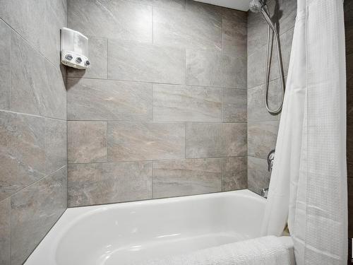 9741 70 Avenue, Edmonton, AB - Indoor Photo Showing Bathroom