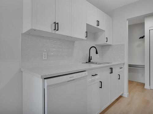 222 5730 Riverbend Road, Edmonton, AB - Indoor Photo Showing Kitchen