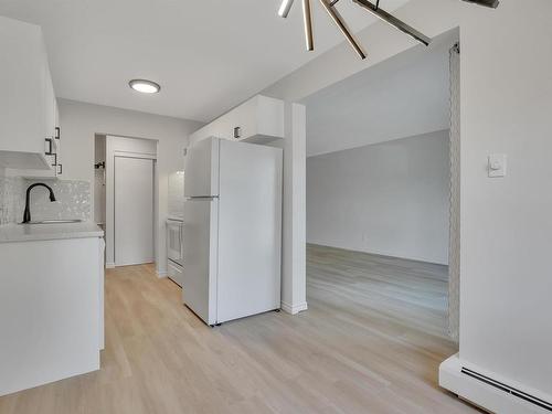 222 5730 Riverbend Road, Edmonton, AB - Indoor Photo Showing Kitchen